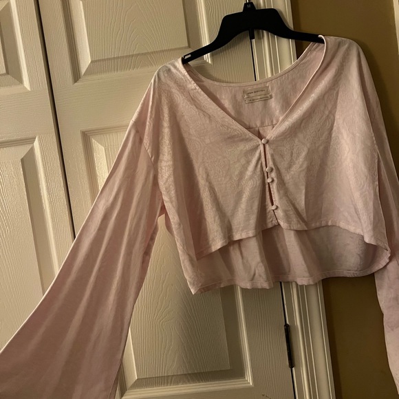 Pink bell sleeve shirt - Picture 2 of 3